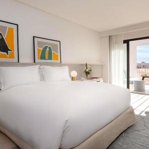 Prestige Queen Room with Partial Sea View