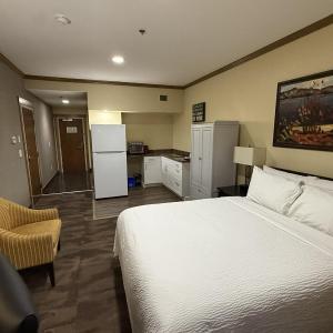 Queen Room with Kitchenette - Non-Smoking