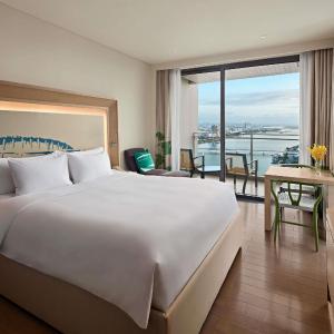 Studio Apartment with Balcony and River View