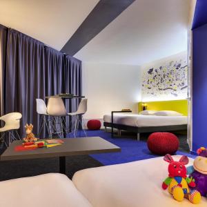 Standard Family Suite with One Double Bed and Twin Beds