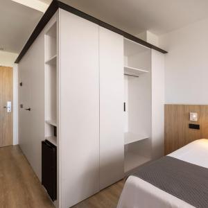 Superior Triple Family Room with Sea View (2 adults + 1 child)