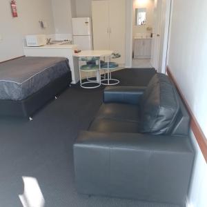 Classic One-Bedroom Apartment with King Bed