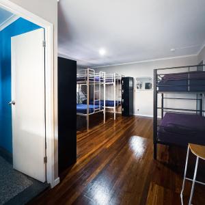 Bed in 8-Bed Dormitory Room 18 - 35 years