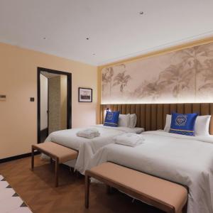 Grand Twin  (Newly Renovated) 