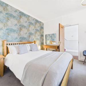 King Room with Partial Sea View