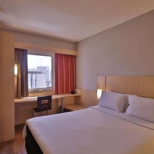 Standard Room with a Double Bed and a Single Bed
