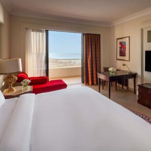 Club King Room with balcony and sea view