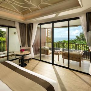 Deluxe Suite with Whirlpool Bath – Sea View