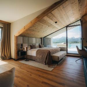 Suite with Hot Tub