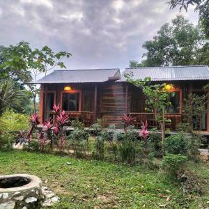 Bungalow with Garden View