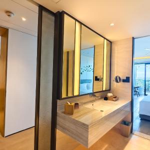 Panoramic Ocean View with Family Connecting Room