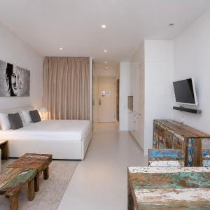 Senior Studio with Kitchenette