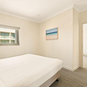 One-Bedroom Apartment with Limited Housekeeping