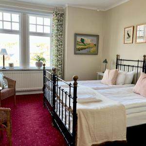 Standard Double Room with Shared Bathroom