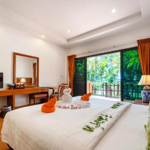 Villa with Garden View