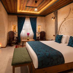 Deluxe Suite with Spa Bath