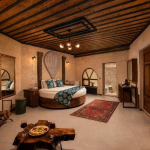 Queen Suite with Spa Bath