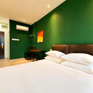 Deluxe Queen Room