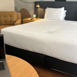 One-Bedroom Executive Apartment with One King Bed