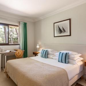 Triple room with parking view, free access to the spa and private beach