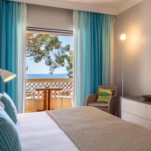Suite with sea view, free access to the spa and private beach