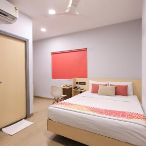Luxe Queen Room