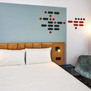 Standard Room with One Double Bed and One Single Bed