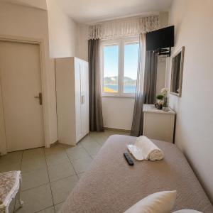 Single Room with Lake View