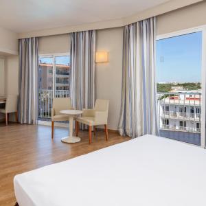 Superior Twin Room with Partial Sea View