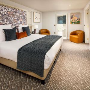 Junior Emperor King Suite