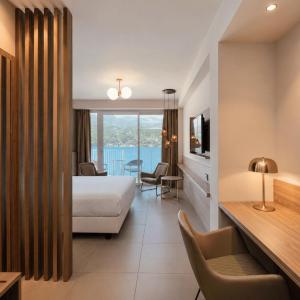  Junior Suite with Lake View