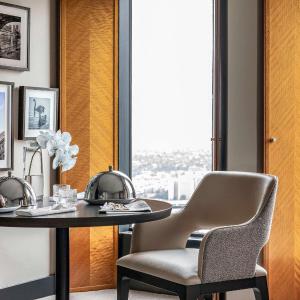 Luxury Club King Room with City View - Club Lounge Access