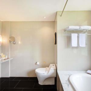One-Bedroom Suite with Balcony