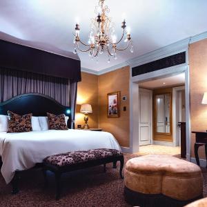 Executive Room 1 King Bed Smoking