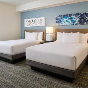 One-Bedroom Queen Suite with Kitchen