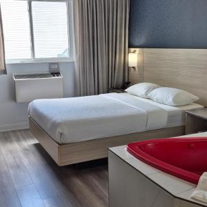 Deluxe Queen with Jacuzzi
