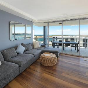 Two-Bedroom Deluxe Apartment with Ocean View