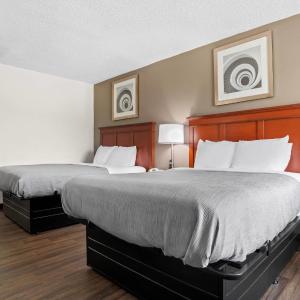 Queen Room with Two Queen Beds - Smoking