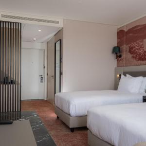 Twin Room with Sea and Mountain View