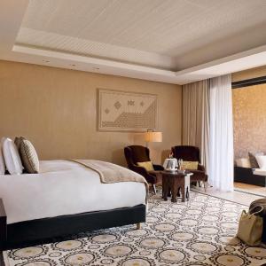 Family King Suite with Mountain View