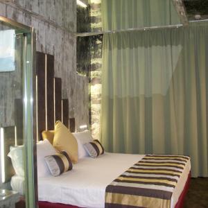 Suite with Hot Tub