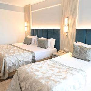 Double or Twin Room with Partial Sea View