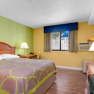Queen Room - Mobility Access/Non-Smoking