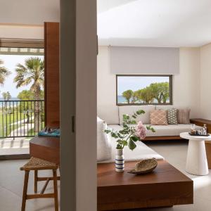 One-Bedroom Suite Sea View