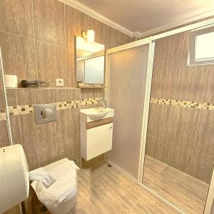 Deluxe Double Room with Side Sea View