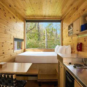 Standard Cabin with Queen Bed