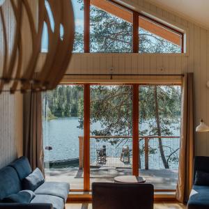 Two-Bedroom Apartment with Lake View
