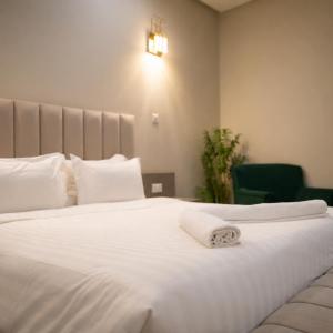 Deluxe King Suite