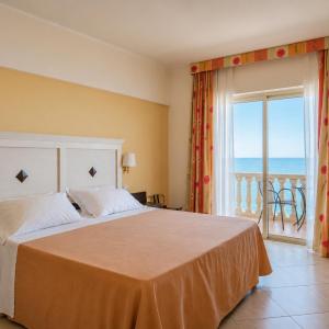 Deluxe Double or Twin Room with Sea View