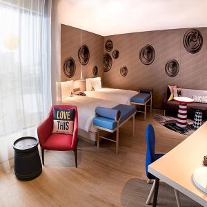 Standard Twin Room with City View